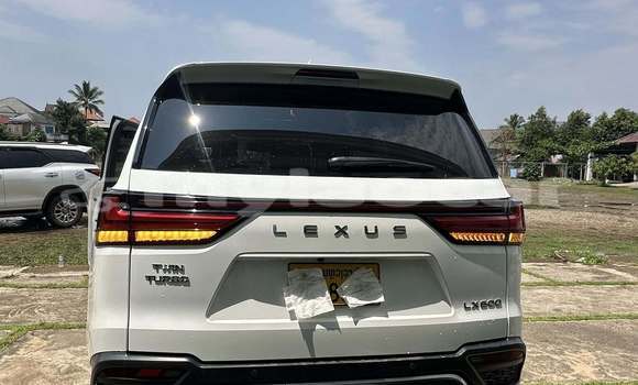 Buy Used Lexus LX White Car in Vientiane in Vientiane Province Buy Used Lexus LX White Car in Vientiane in Vientiane Province