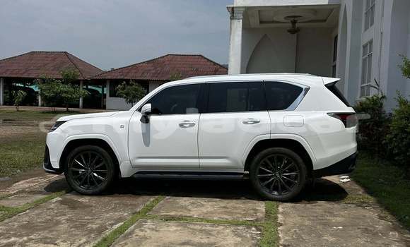 Buy Used Lexus LX White Car in Vientiane in Vientiane Province Buy Used Lexus LX White Car in Vientiane in Vientiane Province