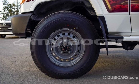 Acheter Import Voiture Toyota Pickup Blanc à Import - Dubai, Attapeu Province Acheter Import Voiture Toyota Pickup Blanc à Import - Dubai, Attapeu Province