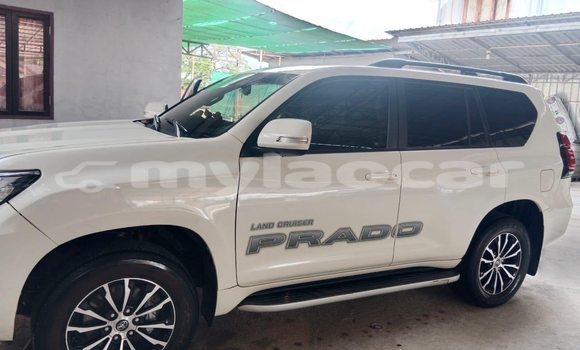Buy Used Toyota Land Cruiser White Car in Vientiane in Vientiane Province Buy Used Toyota Land Cruiser White Car in Vientiane in Vientiane Province