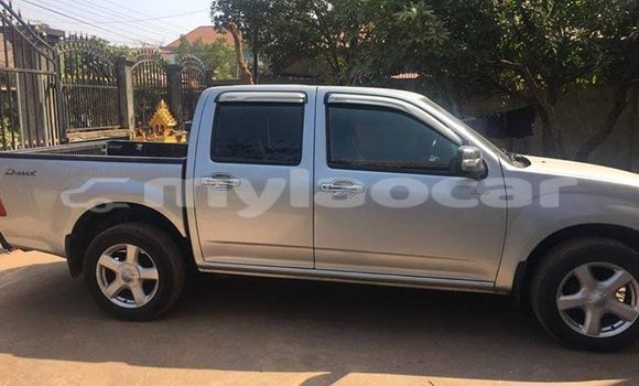 Buy Used Isuzu D–MAX Silver Car in Vientiane in Vientiane Province Buy Used Isuzu D–MAX Silver Car in Vientiane in Vientiane Province