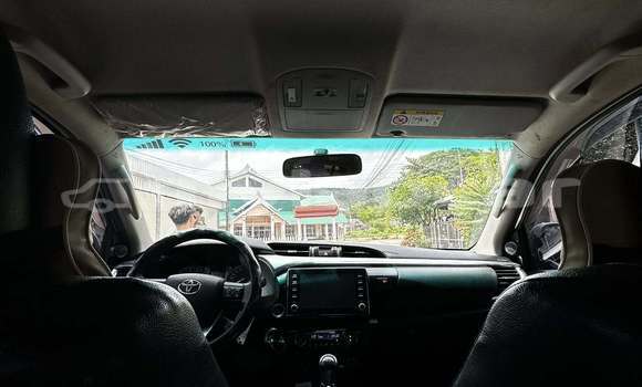 Buy Used Toyota Hilux White Car in Vientiane in Vientiane Province Buy Used Toyota Hilux White Car in Vientiane in Vientiane Province