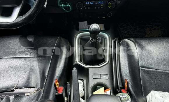 Buy Used Toyota Hilux White Car in Vientiane in Vientiane Province Buy Used Toyota Hilux White Car in Vientiane in Vientiane Province