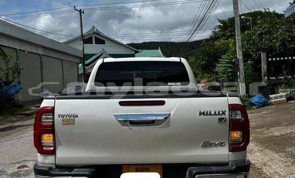 Buy Used Toyota Hilux White Car in Vientiane in Vientiane Province Buy Used Toyota Hilux White Car in Vientiane in Vientiane Province