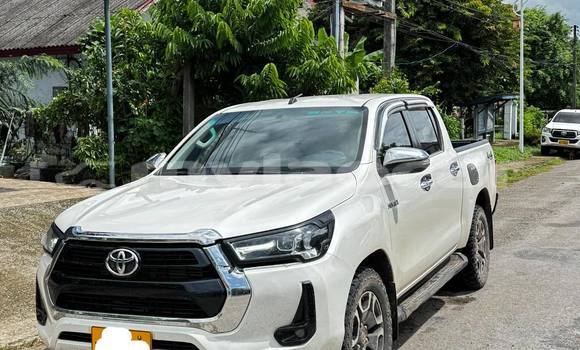 Buy Used Toyota Hilux White Car in Vientiane in Vientiane Province Buy Used Toyota Hilux White Car in Vientiane in Vientiane Province