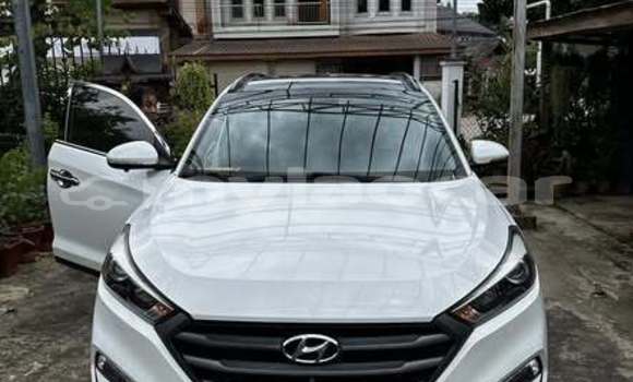 Buy Used Hyundai Tucson White Car in Vientiane in Vientiane Province