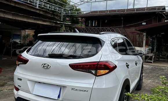 Buy Used Hyundai Tucson White Car in Vientiane in Vientiane Province Buy Used Hyundai Tucson White Car in Vientiane in Vientiane Province