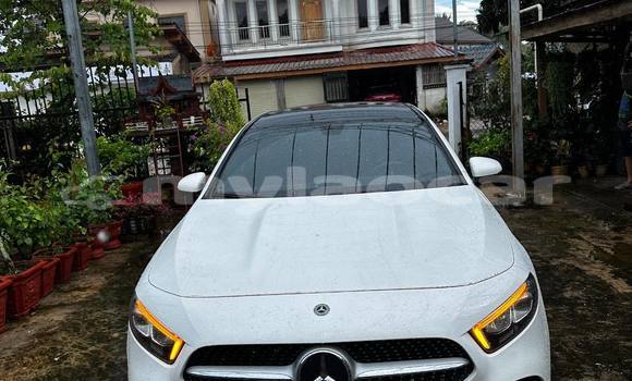 Buy Used Mercedes-Benz C–Class White Car in Vientiane in Vientiane Province