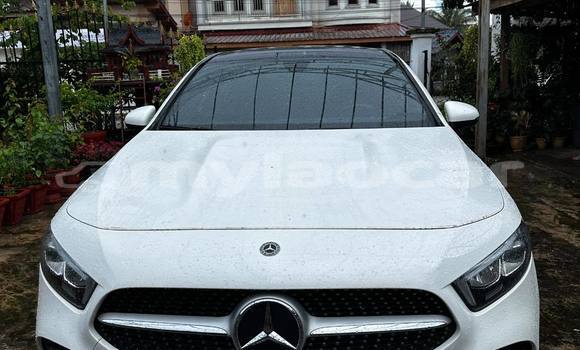 Buy Used Mercedes-Benz C–Class White Car in Vientiane in Vientiane Province Buy Used Mercedes-Benz C–Class White Car in Vientiane in Vientiane Province