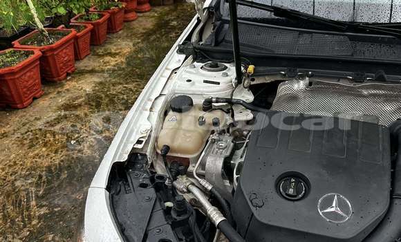 Buy Used Mercedes-Benz C–Class White Car in Vientiane in Vientiane Province Buy Used Mercedes-Benz C–Class White Car in Vientiane in Vientiane Province