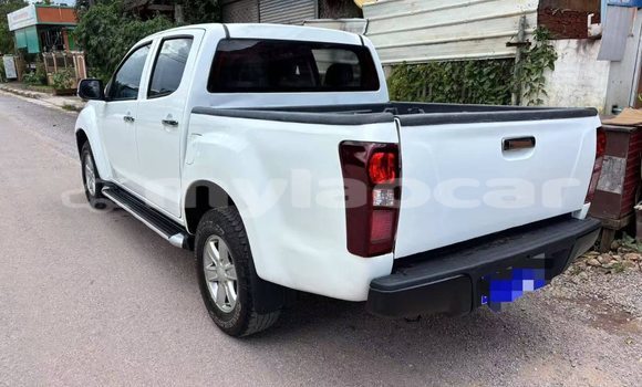 Buy Used Isuzu D–MAX White Car in Vientiane in Vientiane Province Buy Used Isuzu D–MAX White Car in Vientiane in Vientiane Province