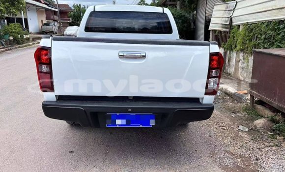 Buy Used Isuzu D–MAX White Car in Vientiane in Vientiane Province Buy Used Isuzu D–MAX White Car in Vientiane in Vientiane Province