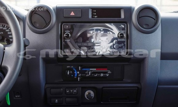 Acheter Import Voiture Toyota Pickup Blanc à Import - Dubai, Attapeu Province Acheter Import Voiture Toyota Pickup Blanc à Import - Dubai, Attapeu Province