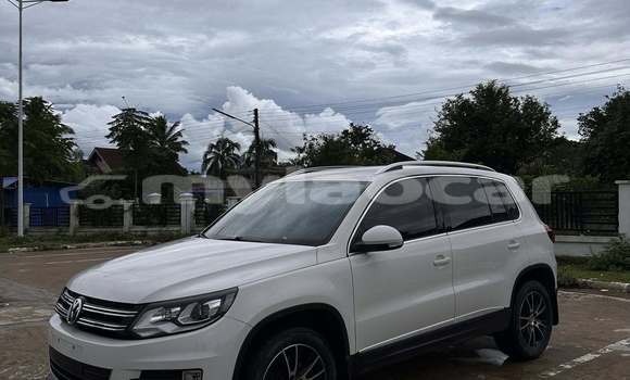 Buy Used Volkswagen Caddy White Car in Vientiane in Vientiane Province