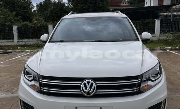 Buy Used Volkswagen Caddy White Car in Vientiane in Vientiane Province Buy Used Volkswagen Caddy White Car in Vientiane in Vientiane Province