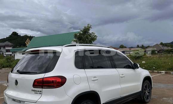 Buy Used Volkswagen Caddy White Car in Vientiane in Vientiane Province Buy Used Volkswagen Caddy White Car in Vientiane in Vientiane Province