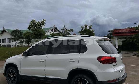 Buy Used Volkswagen Caddy White Car in Vientiane in Vientiane Province Buy Used Volkswagen Caddy White Car in Vientiane in Vientiane Province