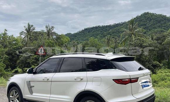 Buy Used Honda HR–V White Car in Vientiane in Vientiane Province Buy Used Honda HR–V White Car in Vientiane in Vientiane Province