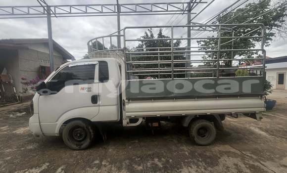 Buy Used Kia Joice White Car in Vientiane in Vientiane Province Buy Used Kia Joice White Car in Vientiane in Vientiane Province