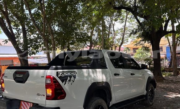 Buy Used Isuzu D–MAX White Car in Vientiane in Vientiane Province Buy Used Isuzu D–MAX White Car in Vientiane in Vientiane Province