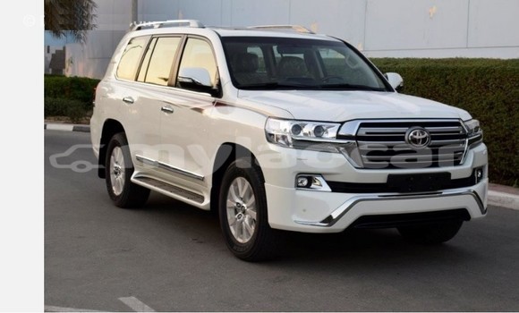 Buy Used Toyota Land Cruiser White Car in Vientiane in Vientiane Province