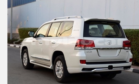 Acheter Occasion Voiture Toyota Land Cruiser Blanc à Vientiane, Vientiane Province Acheter Occasion Voiture Toyota Land Cruiser Blanc à Vientiane, Vientiane Province