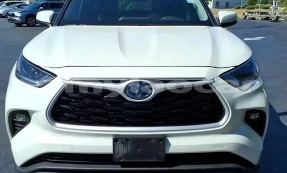Buy Used Toyota Highlander White Car in Vientiane in Vientiane Province