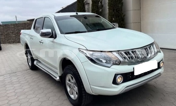 Buy Used Mitsubishi L200 White Car in Vientiane in Vientiane Province Buy Used Mitsubishi L200 White Car in Vientiane in Vientiane Province