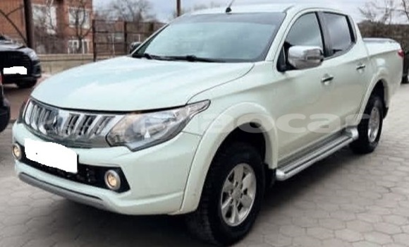 Buy Used Mitsubishi L200 White Car in Vientiane in Vientiane Province Buy Used Mitsubishi L200 White Car in Vientiane in Vientiane Province