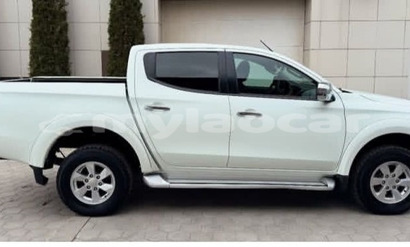 Buy Used Mitsubishi L200 White Car in Vientiane in Vientiane Province Buy Used Mitsubishi L200 White Car in Vientiane in Vientiane Province