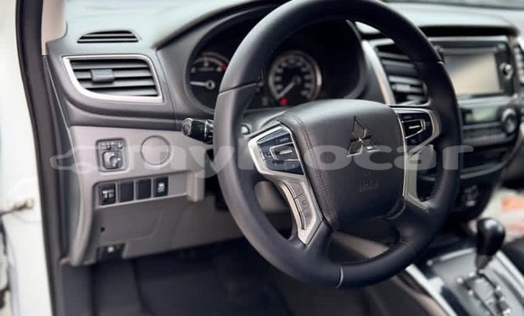 Buy Used Mitsubishi L200 White Car in Vientiane in Vientiane Province Buy Used Mitsubishi L200 White Car in Vientiane in Vientiane Province
