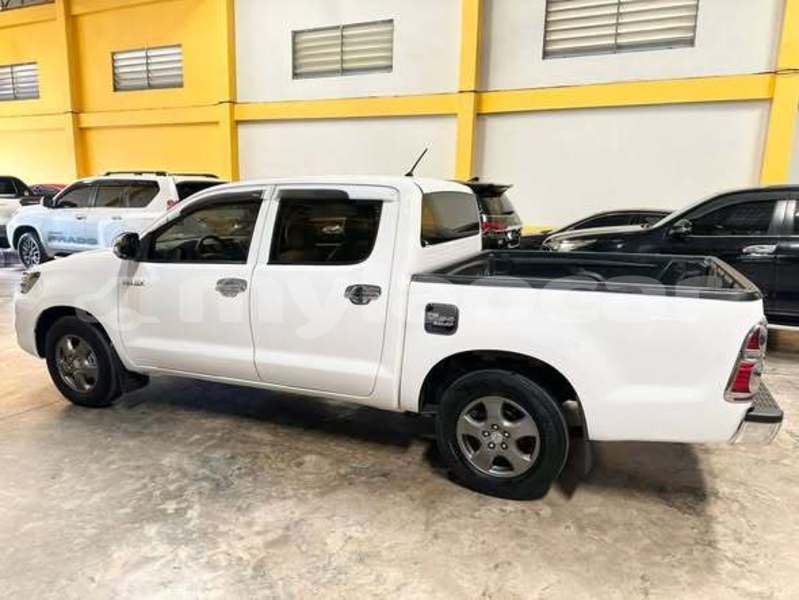 Big with watermark toyota vigo vientiane province vientiane 7406