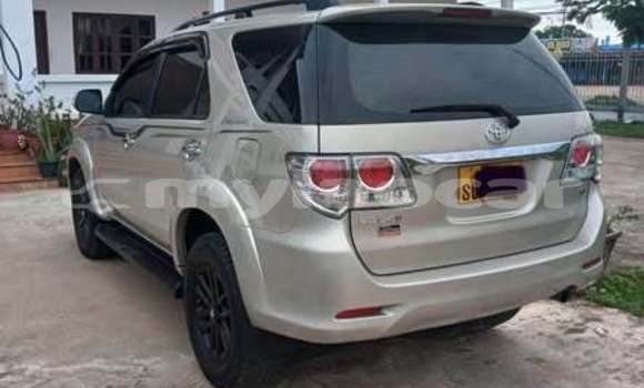 Buy Used Toyota FunCargo Other Car in Vientiane in Vientiane Province