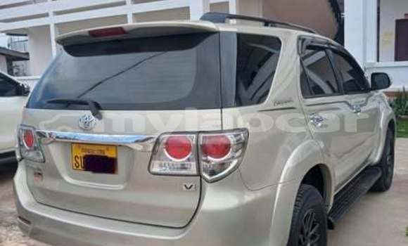 Buy Used Toyota FunCargo Other Car in Vientiane in Vientiane Province Buy Used Toyota FunCargo Other Car in Vientiane in Vientiane Province