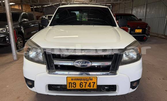 Buy Used Toyota Hilux White Car in Vientiane in Vientiane Province Buy Used Toyota Hilux White Car in Vientiane in Vientiane Province