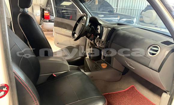 Buy Used Toyota Hilux White Car in Vientiane in Vientiane Province Buy Used Toyota Hilux White Car in Vientiane in Vientiane Province