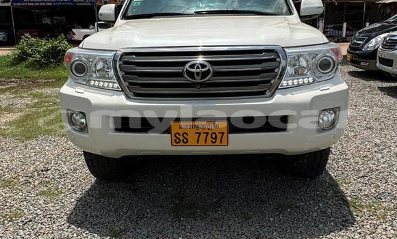 Buy Used Toyota Land Cruiser White Car in Vientiane in Vientiane Province Buy Used Toyota Land Cruiser White Car in Vientiane in Vientiane Province
