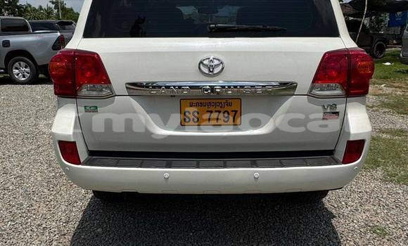 Buy Used Toyota Land Cruiser White Car in Vientiane in Vientiane Province Buy Used Toyota Land Cruiser White Car in Vientiane in Vientiane Province