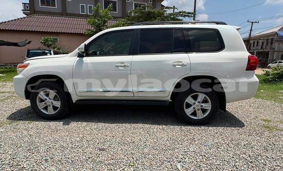 Buy Used Toyota Land Cruiser White Car in Vientiane in Vientiane Province Buy Used Toyota Land Cruiser White Car in Vientiane in Vientiane Province