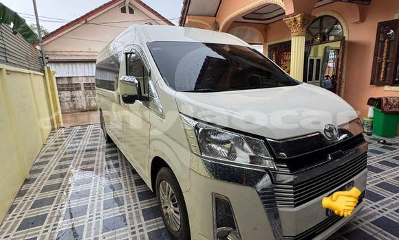 Buy Used Toyota Hiace White Car in Vientiane in Vientiane Province