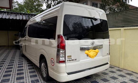 Buy Used Toyota Hiace White Car in Vientiane in Vientiane Province Buy Used Toyota Hiace White Car in Vientiane in Vientiane Province