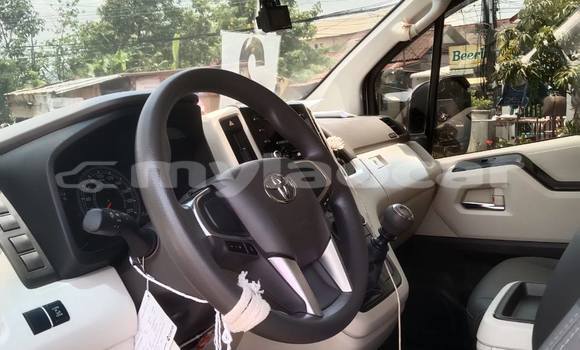 Buy Used Toyota Hiace White Car in Vientiane in Vientiane Province Buy Used Toyota Hiace White Car in Vientiane in Vientiane Province