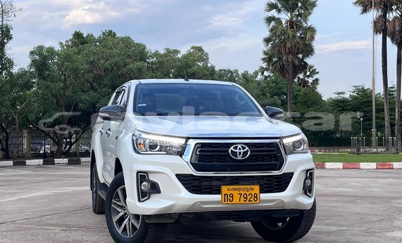 Buy Used Toyota Hiluxe Revo White Car in Vientiane in Vientiane Province