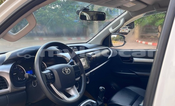 Buy Used Toyota Hiluxe Revo White Car in Vientiane in Vientiane Province Buy Used Toyota Hiluxe Revo White Car in Vientiane in Vientiane Province