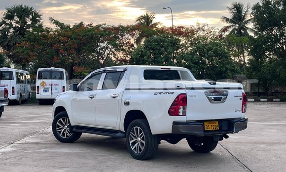 Buy Used Toyota Hiluxe Revo White Car in Vientiane in Vientiane Province Buy Used Toyota Hiluxe Revo White Car in Vientiane in Vientiane Province