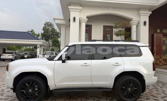 Buy Used Toyota Land Cruiser White Car in Vientiane in Vientiane Province Buy Used Toyota Land Cruiser White Car in Vientiane in Vientiane Province