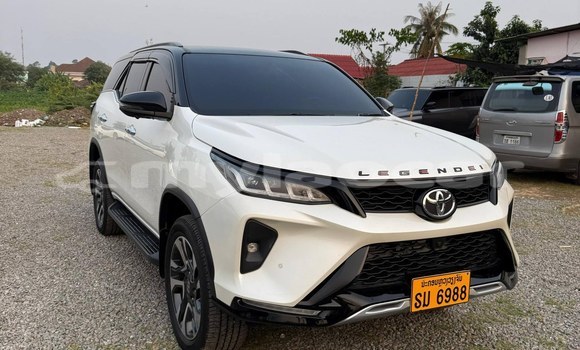 Buy Used Toyota Fortuner White Car in Vientiane in Vientiane Province