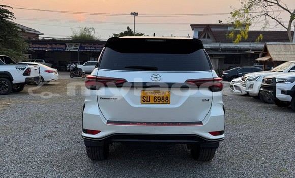 Buy Used Toyota Fortuner White Car in Vientiane in Vientiane Province Buy Used Toyota Fortuner White Car in Vientiane in Vientiane Province