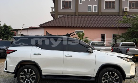 Buy Used Toyota Fortuner White Car in Vientiane in Vientiane Province Buy Used Toyota Fortuner White Car in Vientiane in Vientiane Province