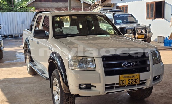 Buy Used Ford B-MAX White Car in Vientiane in Vientiane Province